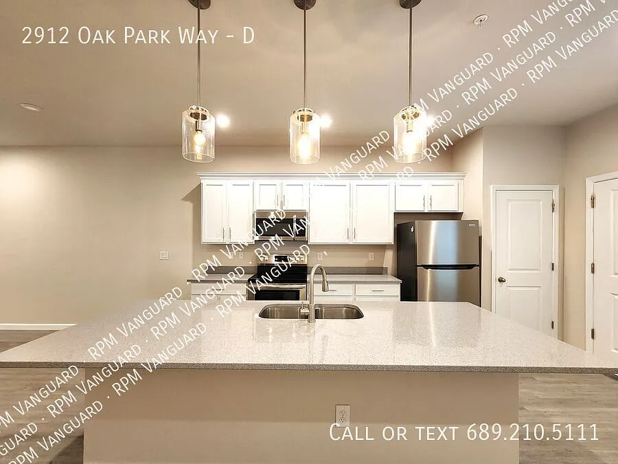 Two-Story Townhouse with Garage, Screened-in Patio and In-Unit Laundry — Photo 4