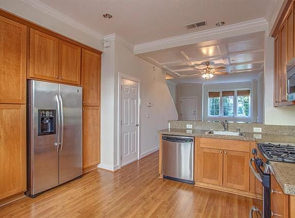 4th image of 219 Cahill Park Dr