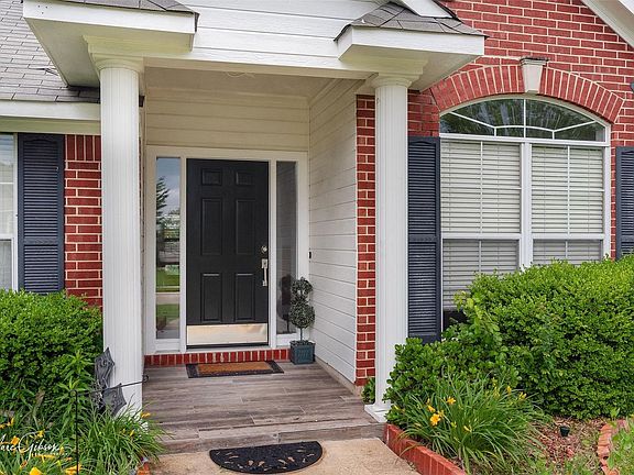 3rd image of 238 Melissa Ln