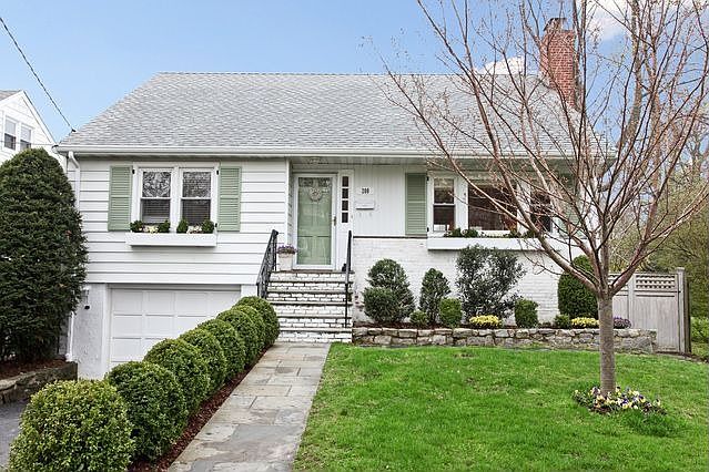 1st image of 208 Melbourne Ave