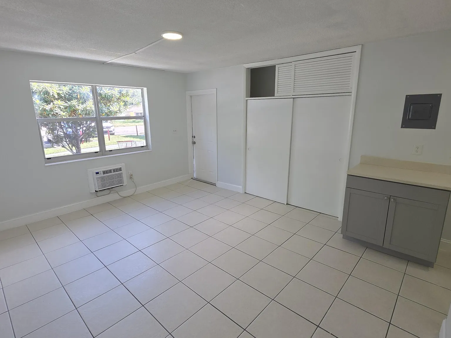 Studio, 1.0 bath, 600 sqft, $1,360 — Photo 3