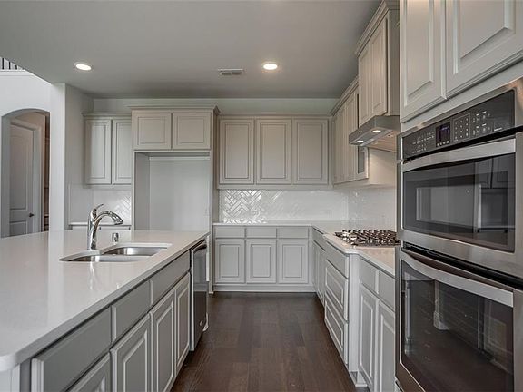 4th image of 140 Lamond Ct