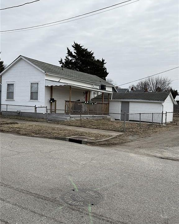 1st image of 1118 Monterey St