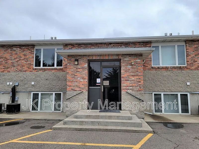 2 bed, 1.0 bath, 1008 sqft, $1,299 — Photo 1