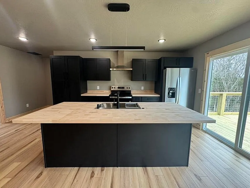3 bed, 1300 sqft, $1,500 — Photo 3
