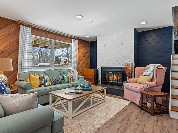 2nd image of 865 Richmond Way