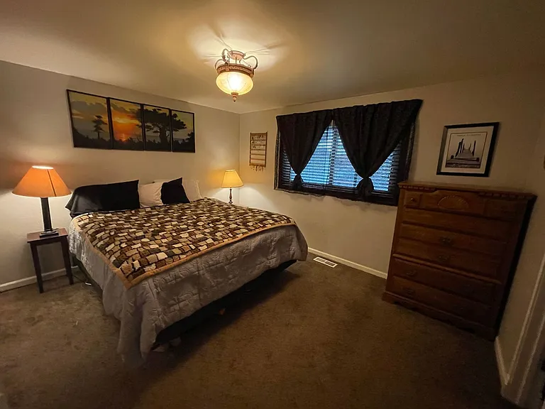 555 NW Fairhaven Dr — Photo 8