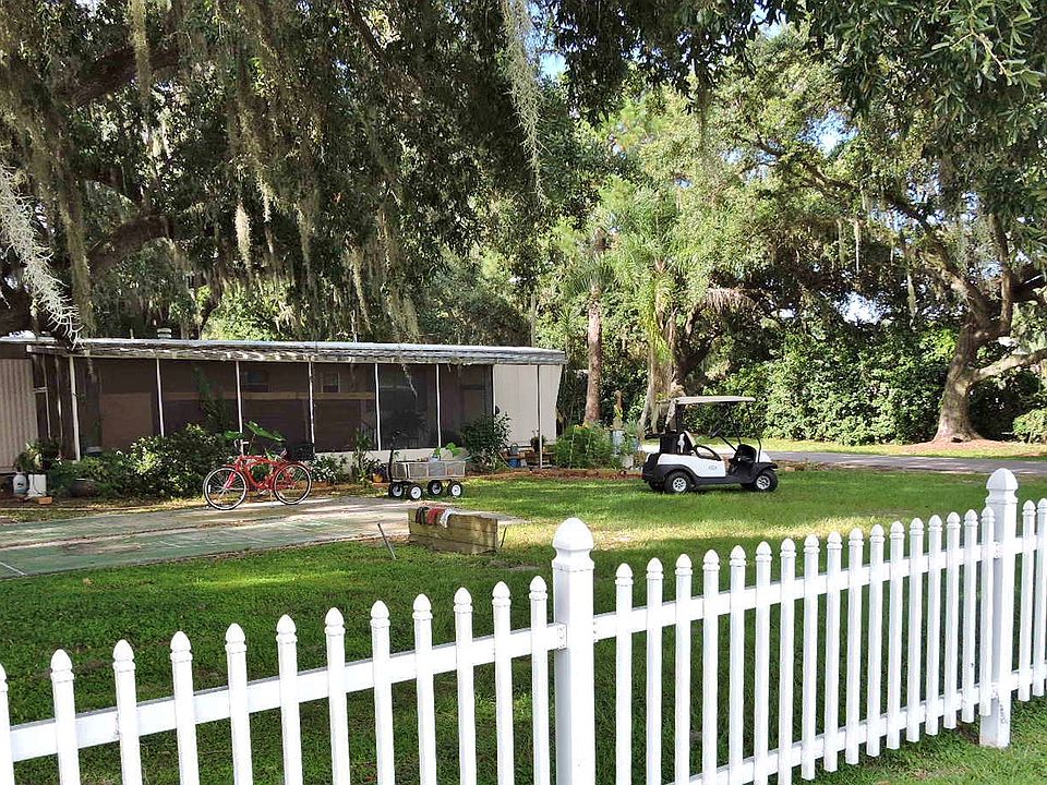Large Front Yard, Private