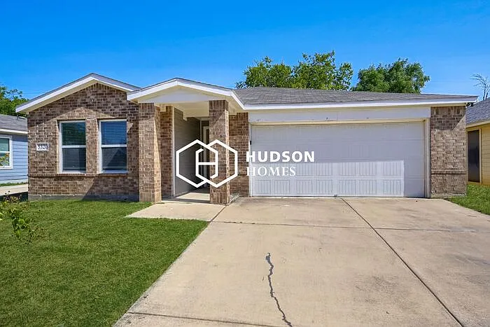 3 bed, 2.0 bath, 1319 sqft, $2,085 — Photo 1