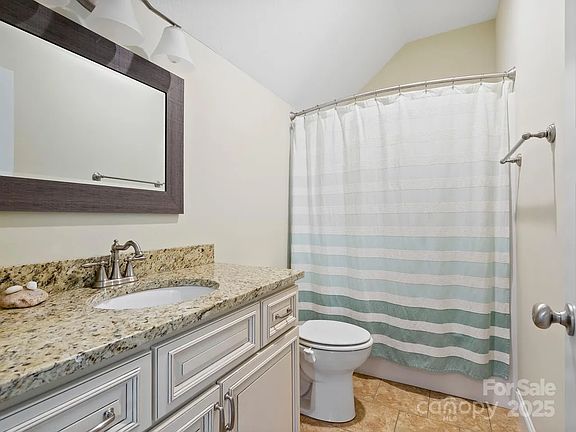 3rd image of 18 Greenwood Fields Dr