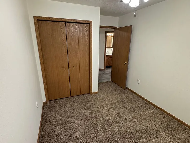 PIONEER BLUFF APARTMENTS — Photo 46