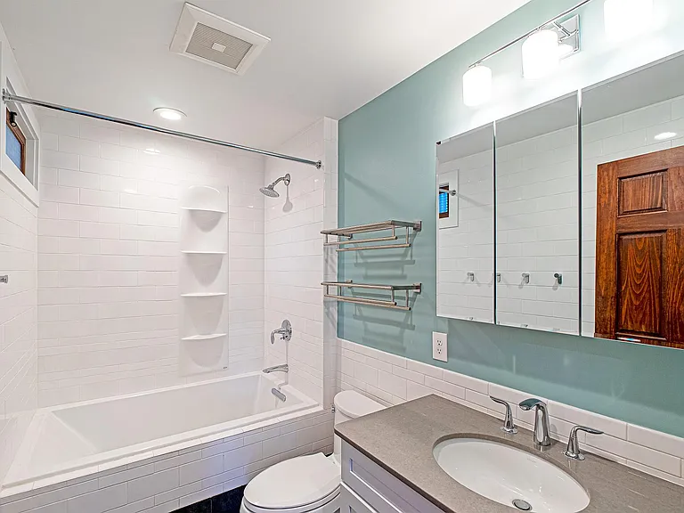 325 D St SE — Photo 57