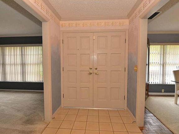 3rd image of 325 Cindy Ct