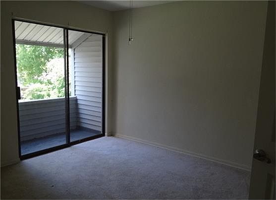 5th image of 305 Echo Ln