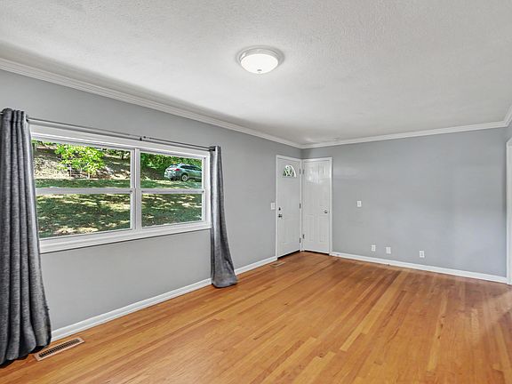 5th image of 3475 Lockwood Cir