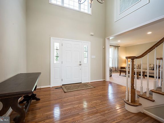 5th image of 221 Ferndale Ln
