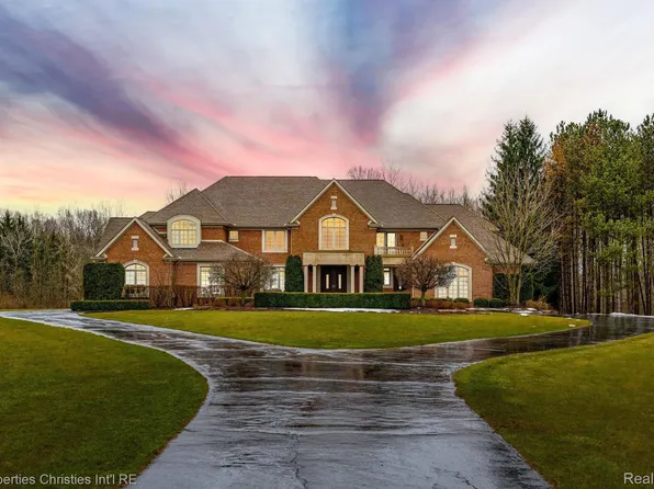 59801 E Eight Mile Rd, South Lyon, MI 48178