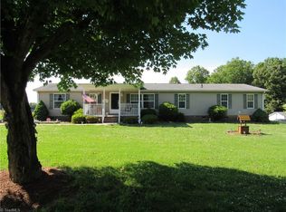 5005 Skylark Rd, Pfafftown, NC 27040