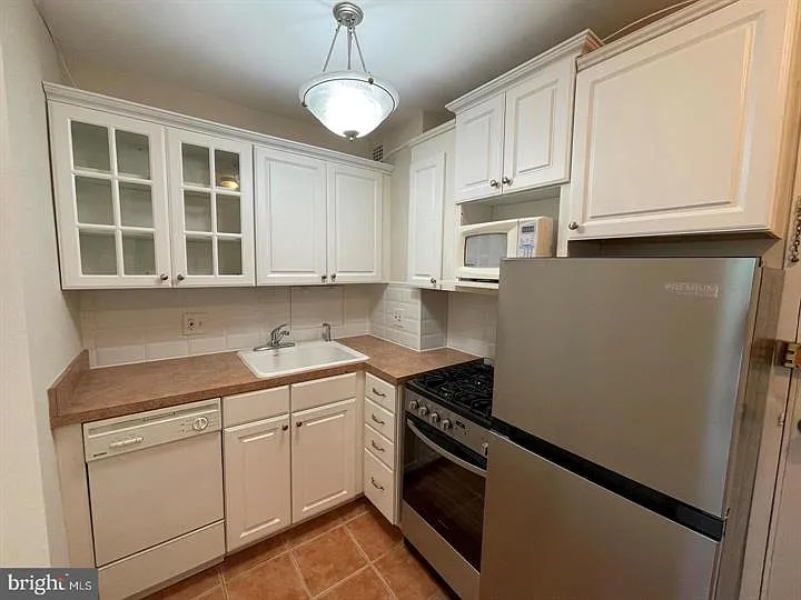 2800 Wisconsin Ave NW #306 — Photo 6