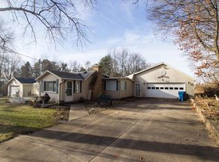 51410 Garrett Rd, Dowagiac, MI 49047