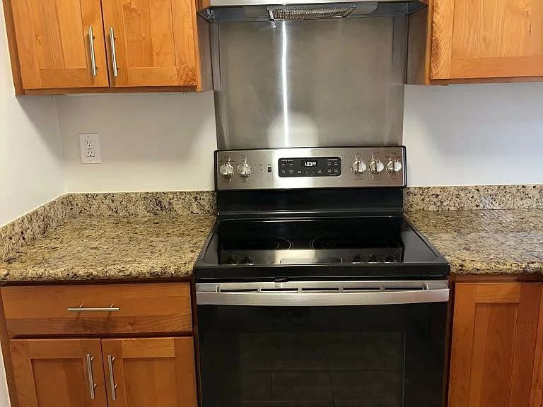 900 Alvarez Ave #8 — Photo 10