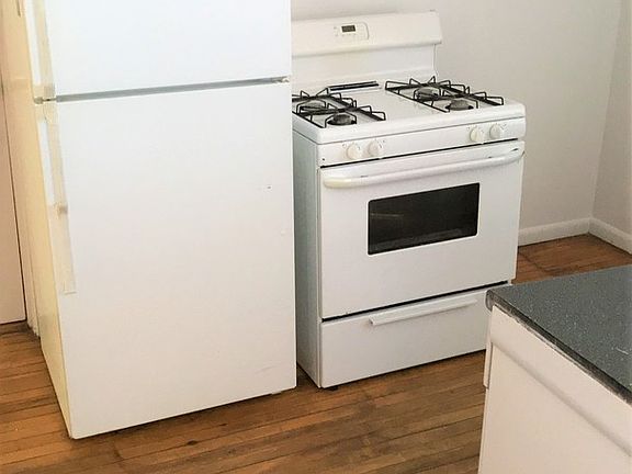 5th image of 2438 W Berteau Ave #2