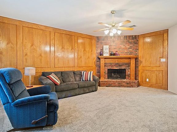 3rd image of 1321 Woodmoor Dr