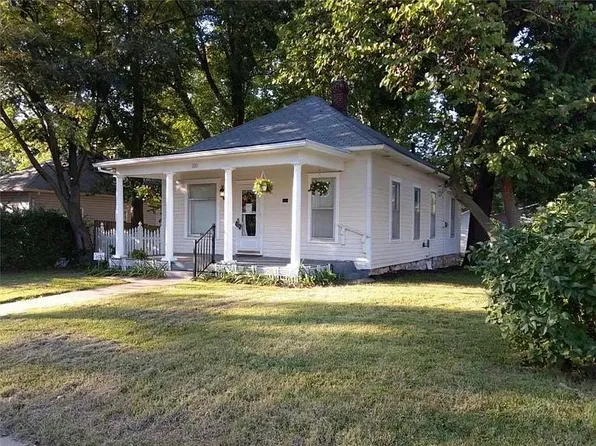 100 W Moore St, Independence, MO 64050
