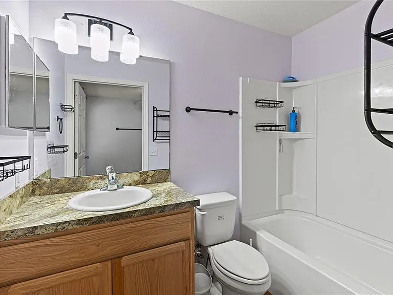 206 E Catawba St — Photo 10