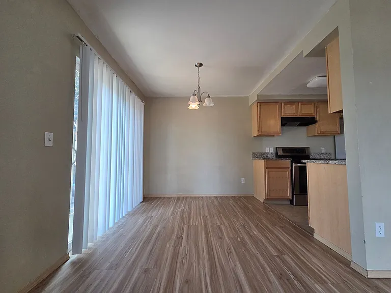 3506 I St NE #101 & 102 — Photo 6