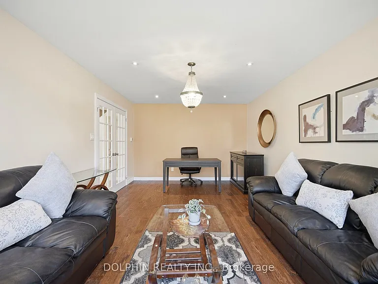 1090 Vanier Dr — Photo 17