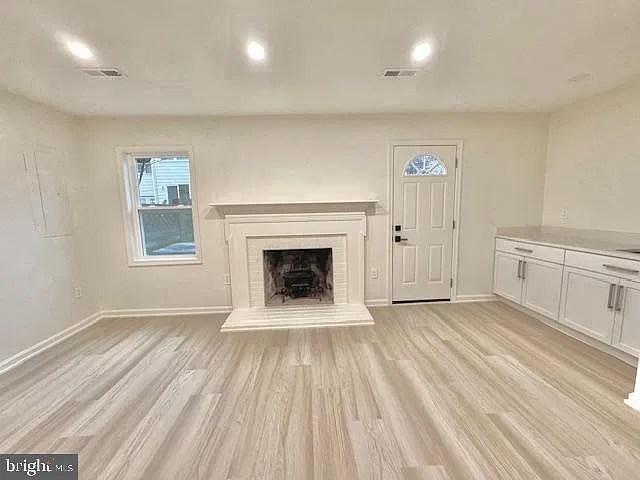 3 bed, 2.5 bath, 1820 sqft, $3,300 — Photo 3