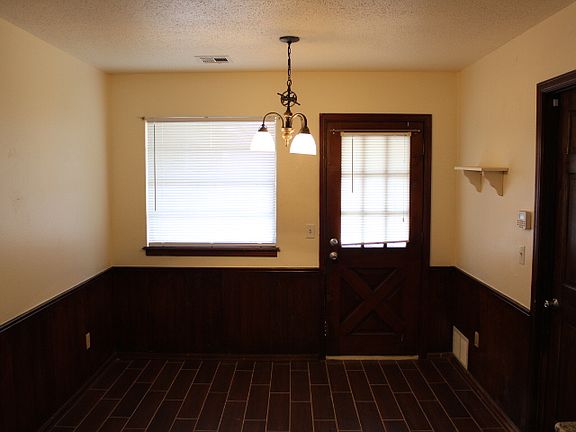 5th image of 700 Woodland Way