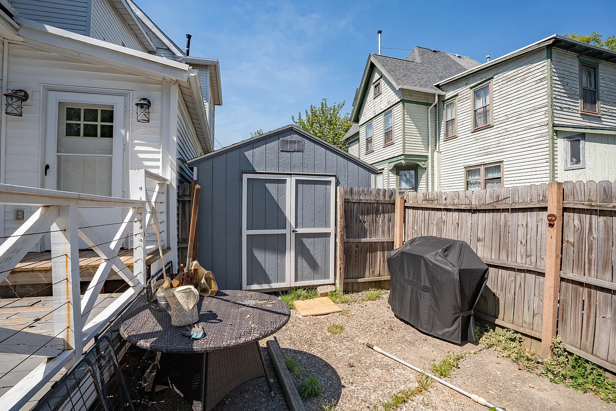 Building Photo - 136 W Richardson Ave