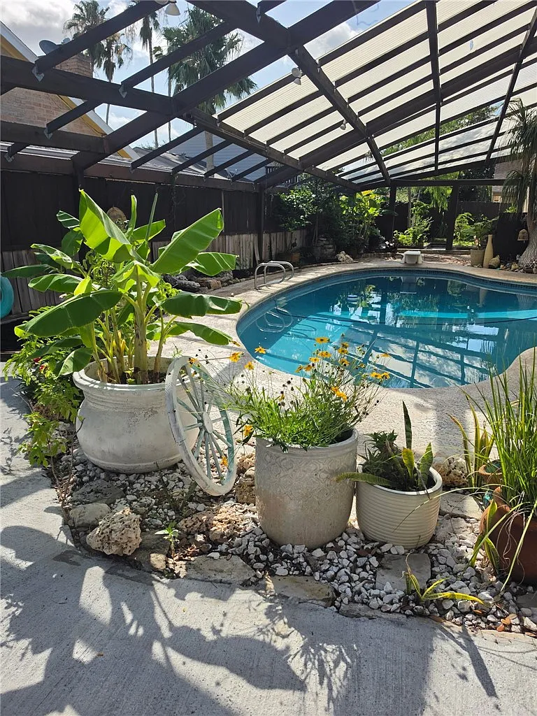 3 bed, 2.5 bath, 2791 sqft, $3,800 — Photo 2