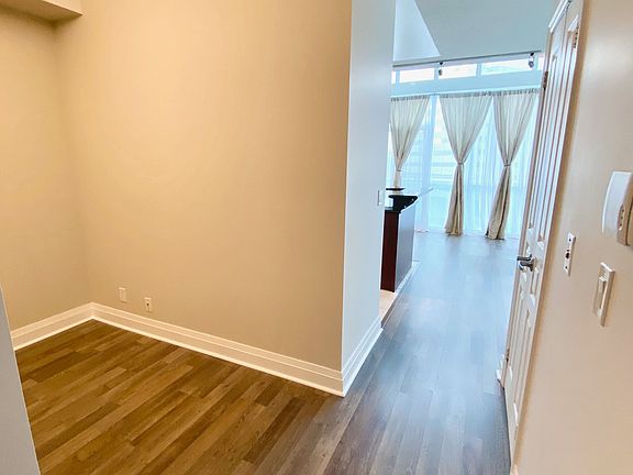 2nd image of 220 Burnhamthorpe Rd W #516
