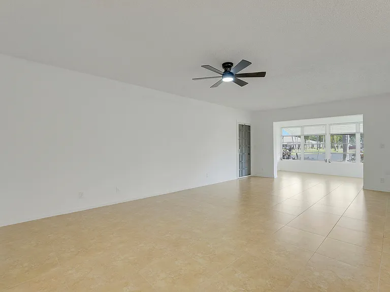 1142 Circle Ter W #C — Photo 9