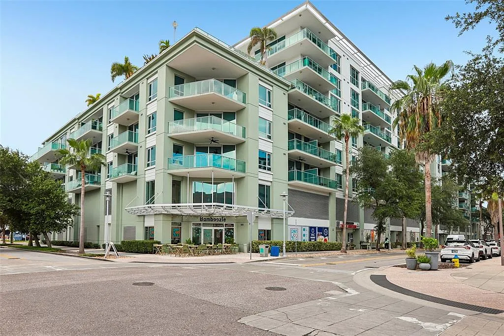 1 bed, 1.0 bath, 934 sqft, $2,500 — Photo 1