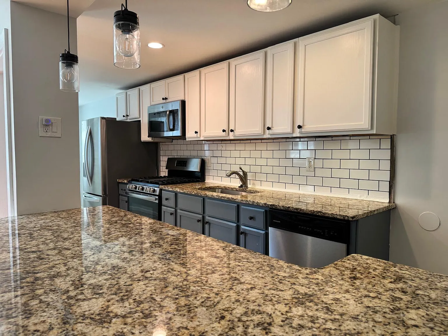 3 bed, 960 sqft, $2,250 — Photo 4
