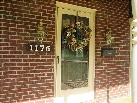 2nd image of 1175 Grandview Dr
