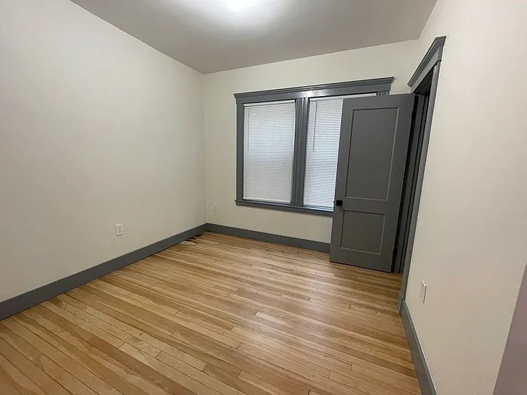 41 Long Ave #4 — Photo 4