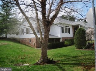 17 Indian Wells Ct, Charles Town, WV