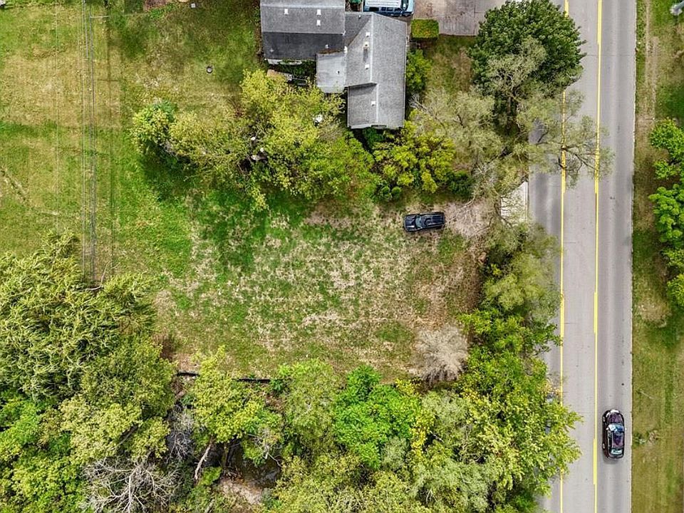 2nd image of 1822 N Sheldon Rd