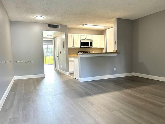 5th image of 1808 Meadows Cir W #1808