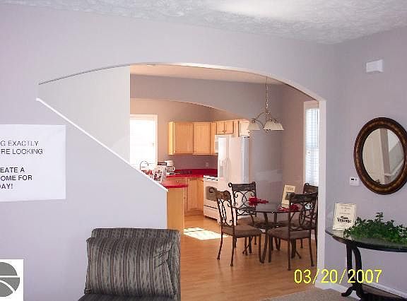 4th image of 813 Traditions Dr