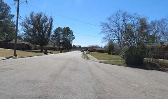 5th image of 200 Garden Homes Cir