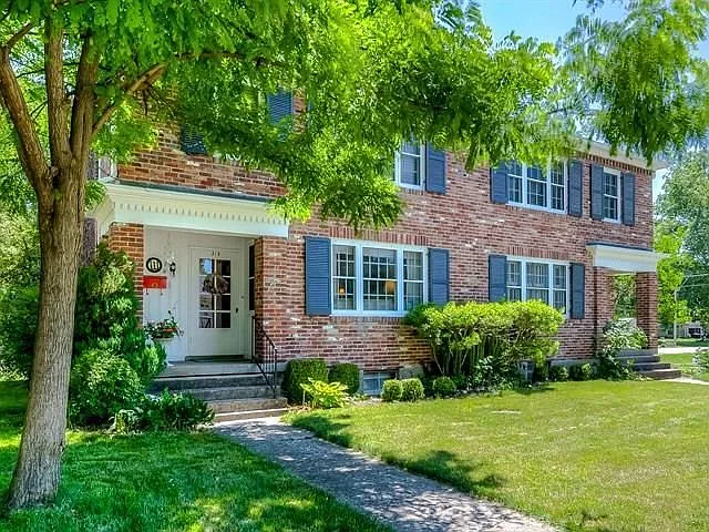 313 Hermitage Dr — Photo 3