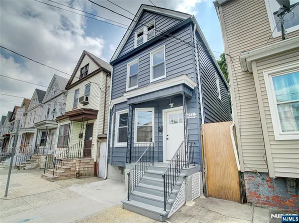 432 S 16th St, Newark, NJ 07103