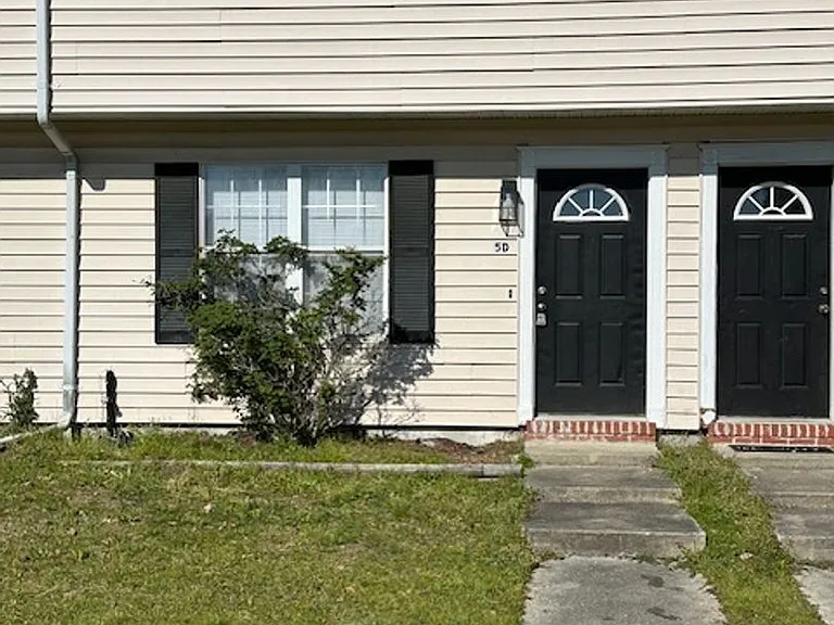 1100 Pineland Ave #5D — Photo 1