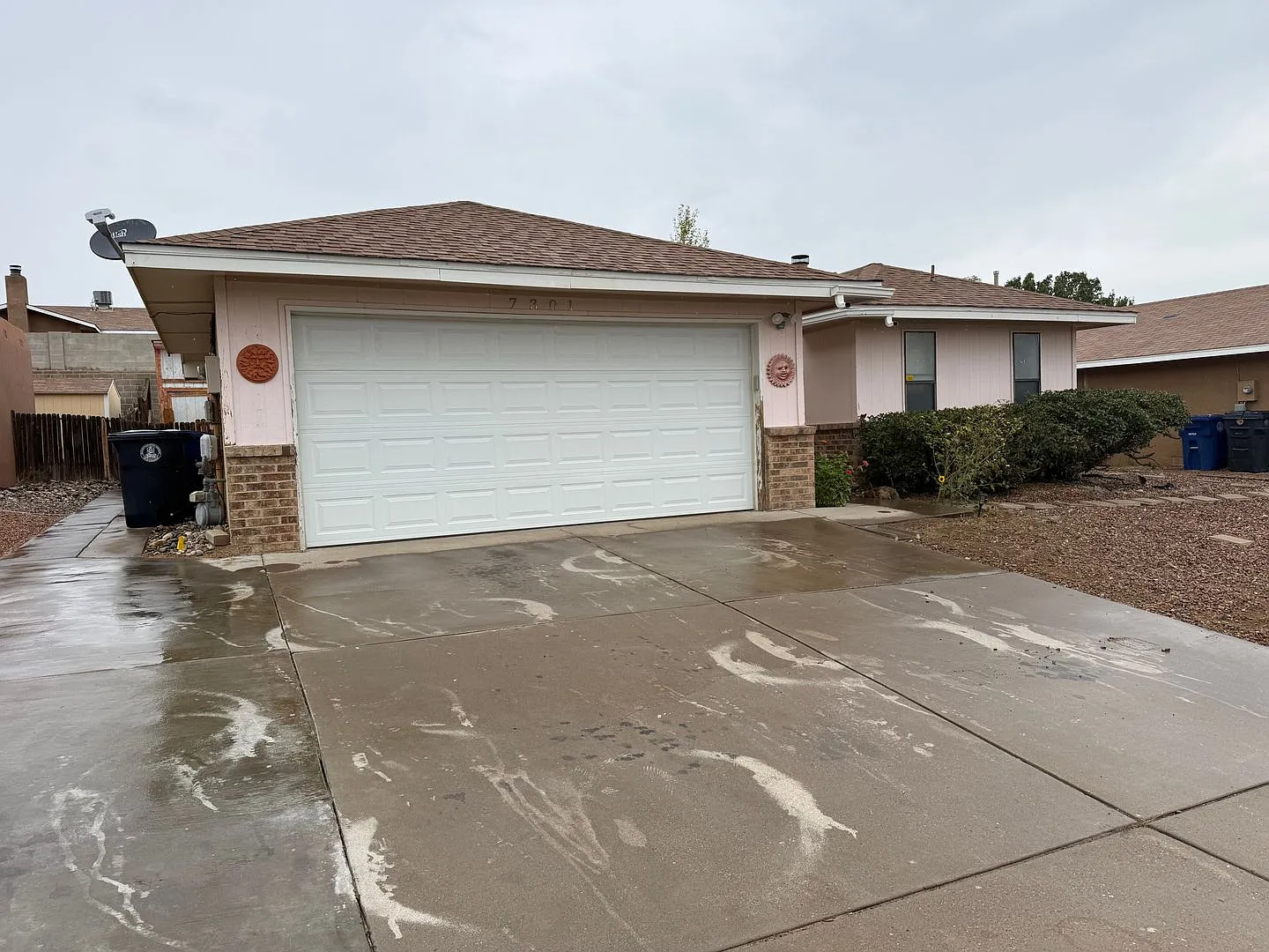 3 Bedroom 2 Bath 2 car garage 1179/SF — Photo 2